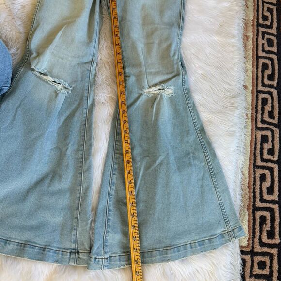 Wrangler Retro flare leg jeans - Picture 5 of 12